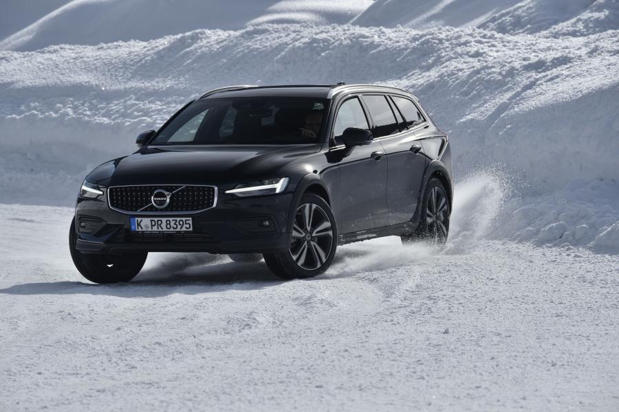  Volvo V60 D4 Cross Country 2018 года  (WW) (фото 48 из 49)